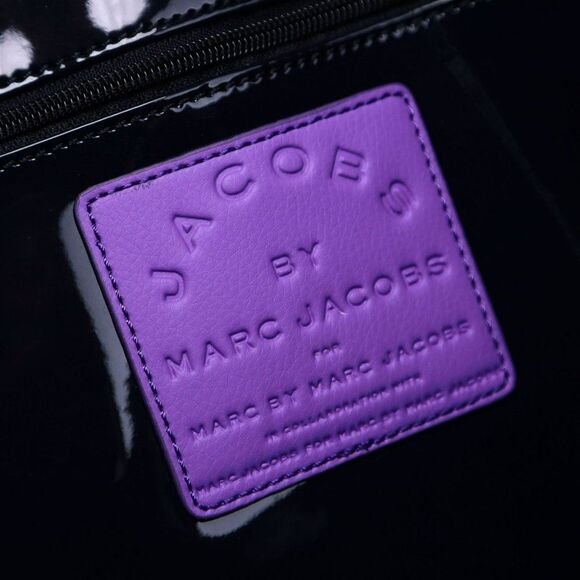 NWT Marc by Marc Jacobs Patent Reversible Beach Tote Black Purple - Picture 5 of 5